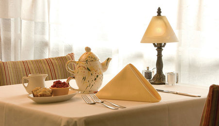 Za-dining-rm-tea-time