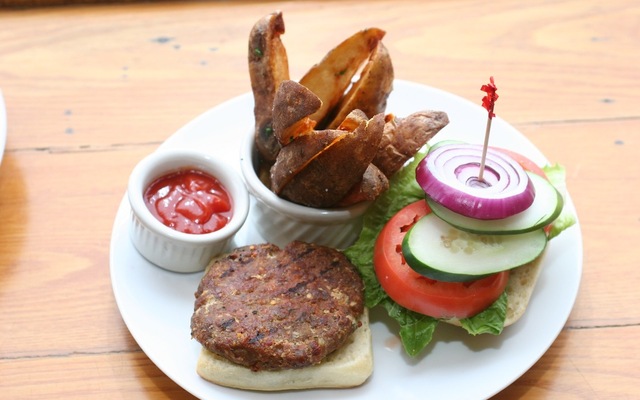Friends_company_food_095