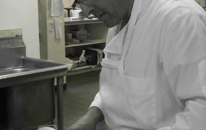 Antonio_preparing_chicken
