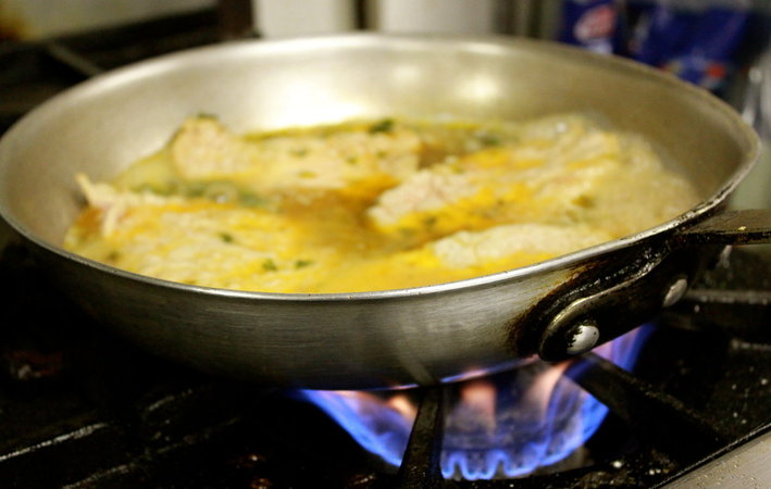 Sauteeing_chicken