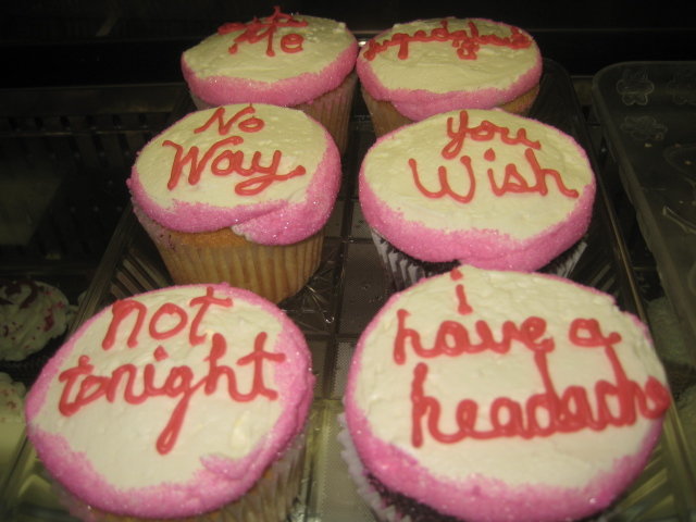 Superbowl_2012_and_valentines_cupcakes_022