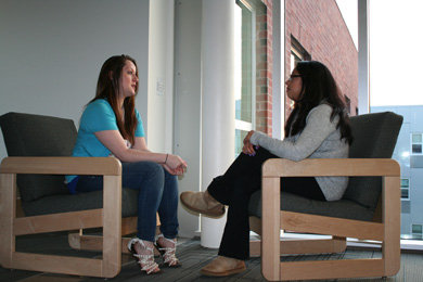 Two_girls_talking_060_copy