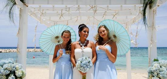 Bride_and_girls_beach